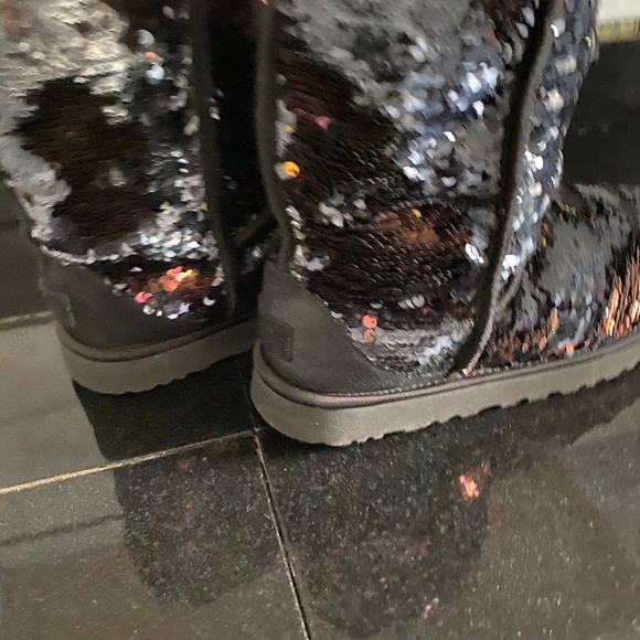 UGG Classic II Short Glitter Boots - Picture 8 of 9